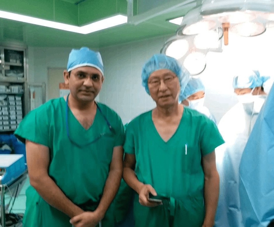 Dr. Jayesh Yadav with Eminent Surgeon at SMC, Seoul in the Operating Theatre