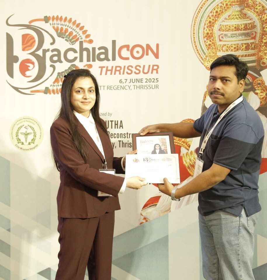 Dr. Anuradha Yadav being felicitated at BrachialCON 2025 in Thrissur, Kerala.