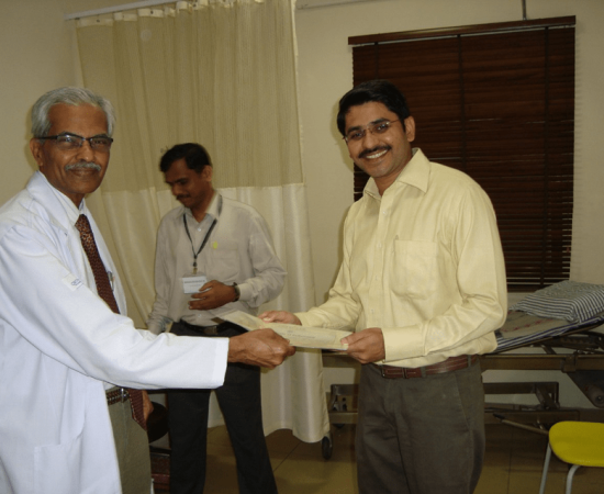 Dr. Jayesh Yadav receiving an Award of ISAKOS Fellowship in Arthroscopic Surgery & Orthopedic Sports Medicine from Dr. David V Rajan at OrthoOne Superspeciality Hospital, Coimbatore, TN.