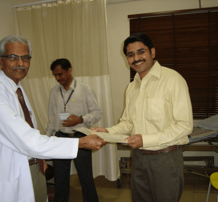 Dr. Jayesh Yadav receiving an Award of ISAKOS Fellowship in Arthroscopic Surgery & Orthopedic Sports Medicine from Dr. David V Rajan at OrthoOne Superspeciality Hospital, Coimbatore, TN.