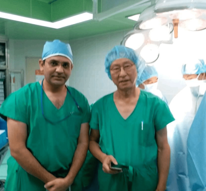 Dr. Jayesh Yadav with Eminent Surgeon at SMC, Seoul in the Operating Theatre