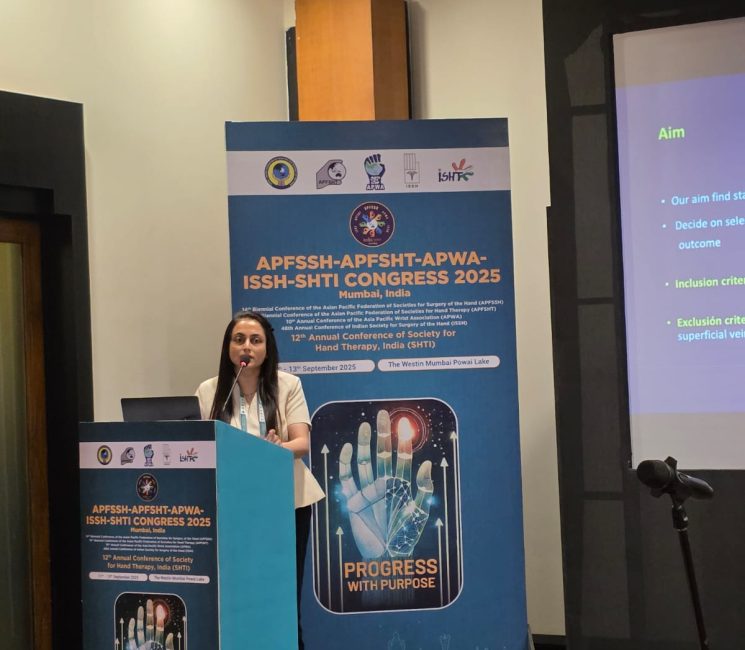 Dr Anuradha Yadav explaining clinical outcomes during conference session in Mumbai