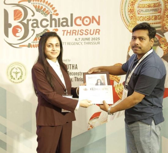 Dr. Anuradha Yadav being felicitated at BrachialCON 2025 in Thrissur, Kerala.